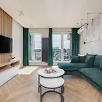 Appartement Air Conditioned In With Parking And Desk By Renters