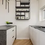 Air Conditioned In With Parking And Desk By Renters Appartement