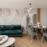 Air Conditioned In With Parking And Desk By Renters Appartement Tychy