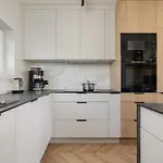 Air Conditioned In With Parking And Desk By Renters