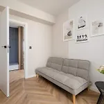 Appartement Air Conditioned In With Parking And Desk By Renters