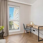 Appartement Air Conditioned In With Parking And Desk By Renters *