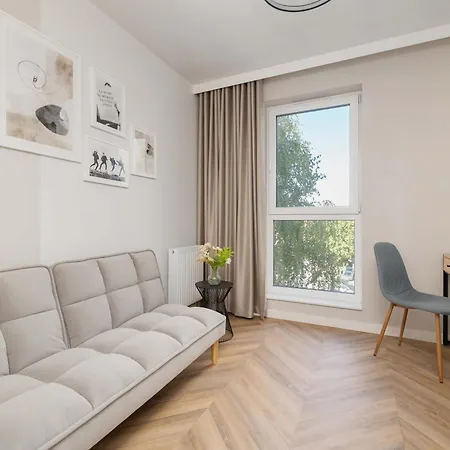 Air Conditioned In With Parking And Desk By Renters *