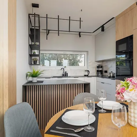 Air Conditioned In With Parking And Desk By Renters