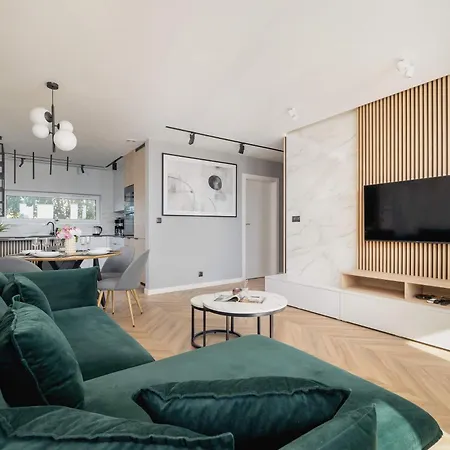 Appartement Air Conditioned In With Parking And Desk By Renters