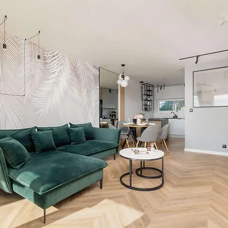 Air Conditioned In With Parking And Desk By Renters * Tychy