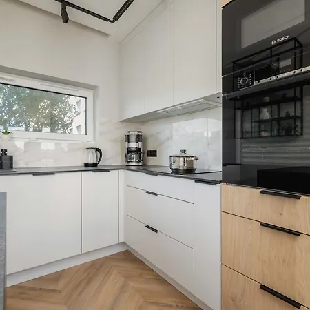 아파트 Air Conditioned In With Parking And Desk By Renters