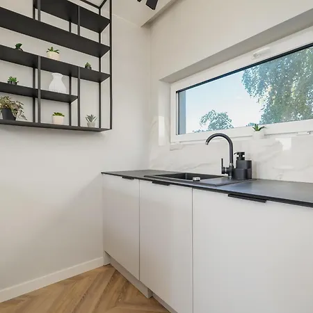 Air Conditioned In With Parking And Desk By Renters 아파트 타이치