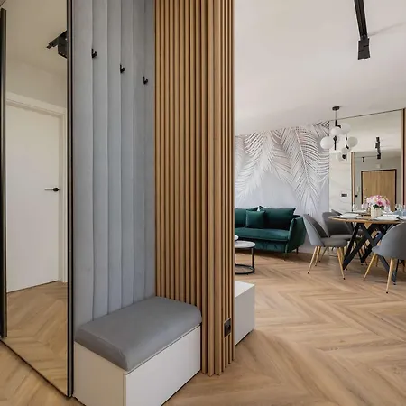 Air Conditioned In With Parking And Desk By Renters * 타이치