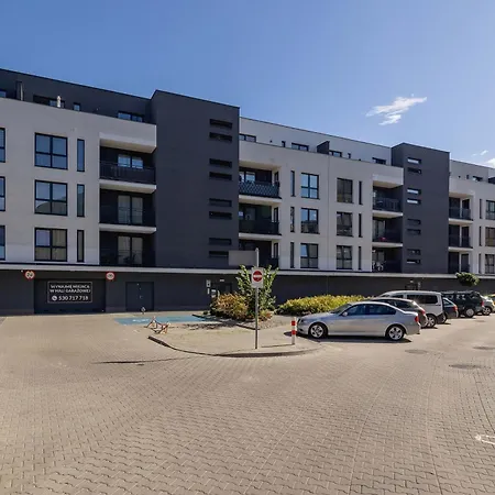 Air Conditioned In With Parking And Desk By Renters
