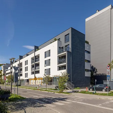 Appartement Air Conditioned In With Parking And Desk By Renters *