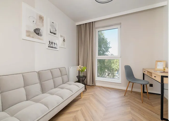 Air Conditioned In With Parking And Desk By Renters *