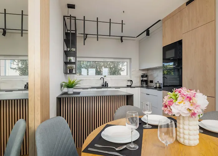 Air Conditioned In With Parking And Desk By Renters