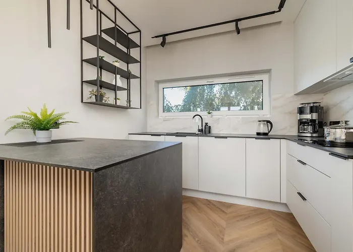 דירה Air Conditioned In With Parking And Desk By Renters טיצ'י