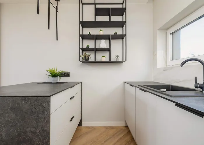 Air Conditioned In With Parking And Desk By Renters דירה