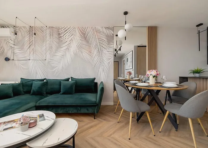 Air Conditioned In With Parking And Desk By Renters דירה טיצ'י