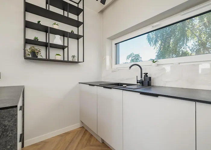 Air Conditioned In With Parking And Desk By Renters דירה טיצ'י