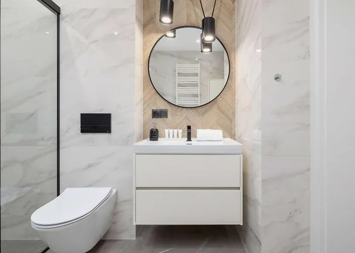 Air Conditioned In With Parking And Desk By Renters